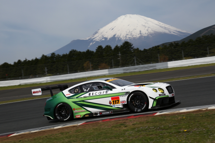 公式練習: 井出有冶／阪口良平組（EIcars BENTLEY GT3）