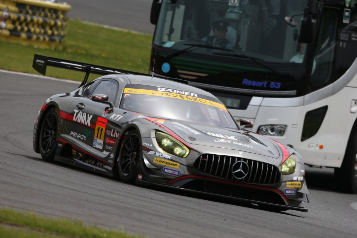 公式練習: 平中克幸（GAINER TANAX AMG GT3）