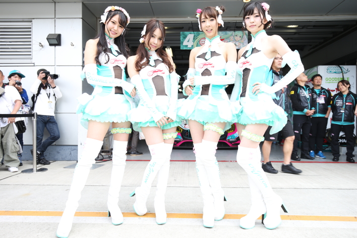 ピットウォーク: レースクイーン