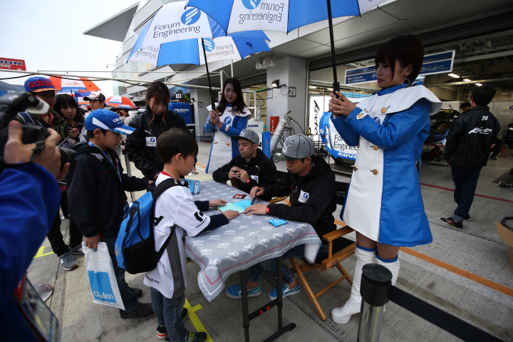 GTキッズウォーク: ジョアオ・パオロ・デ・オリベイラと佐々木大樹（KONDO RACING）