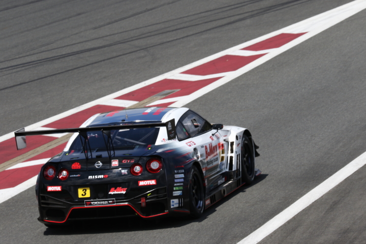 スタート進行: 星野一樹／高星明誠組（B-MAX NDDP GT-R）