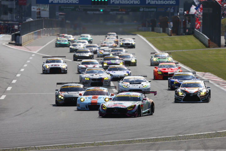 決勝レース: GT300クラスのスタートシーン
