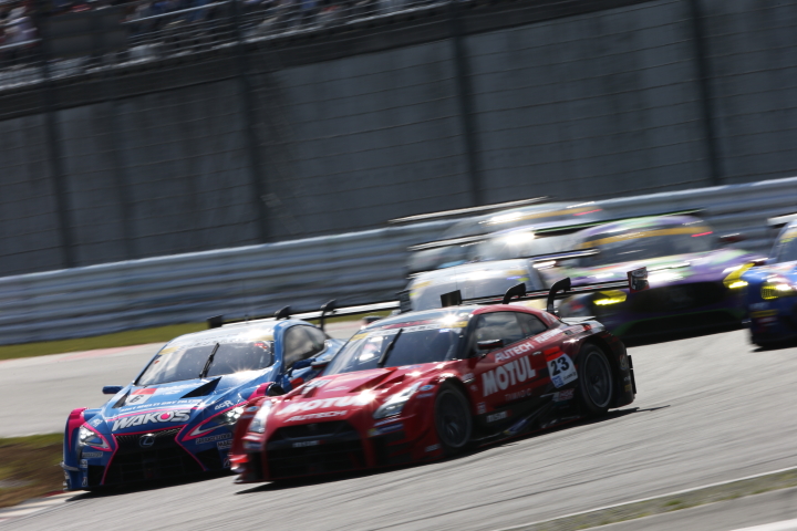 決勝レース: 大嶋和也（WAKO'S 4CR LC500） vs ロニー・クインタレッリ（MOTUL AUTECH GT-R）