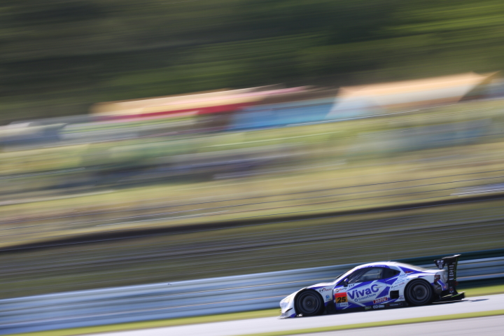 決勝レース: 近藤翼（VivaC 86 MC）