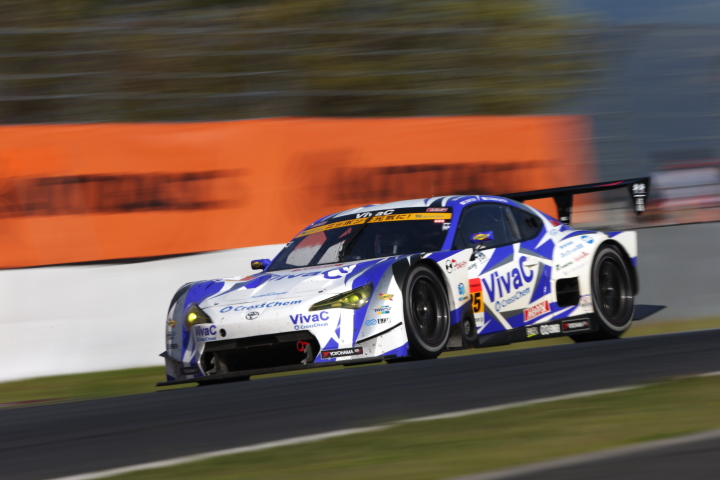 決勝レース: 松井孝允（VivaC 86 MC）