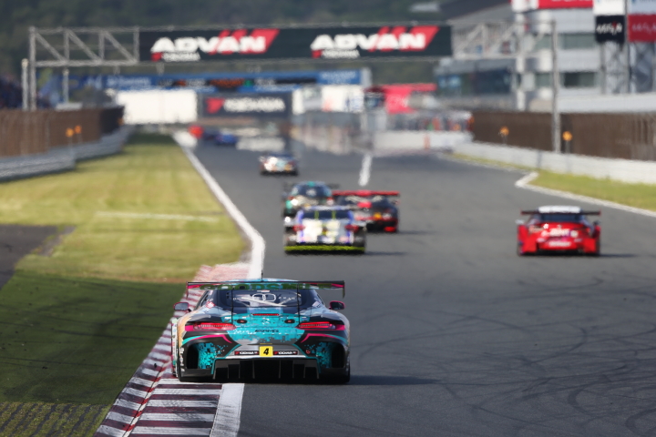 決勝レース: 谷口信輝／片岡龍也組（グッドスマイル初音ミクAMG）