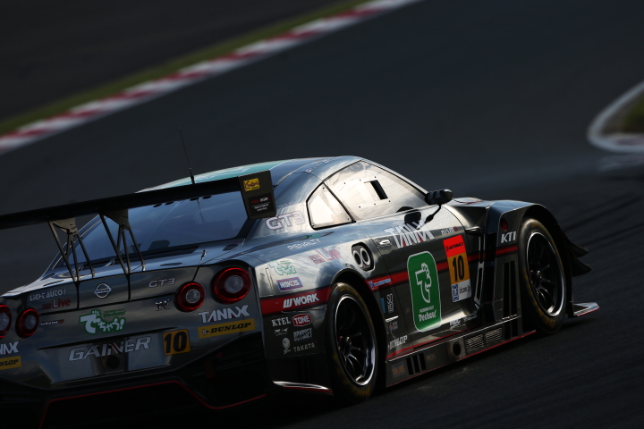 決勝レース: 富田竜一郎／吉田広樹組（GAINER TANAX triple a GT-R）
