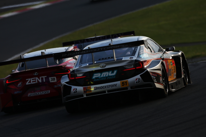 決勝レース: 中山雄一／坪井翔組（JMS P.MU LMcorsa RC F GT3）