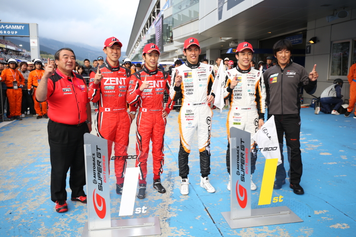 決勝レース: GT500クラスとGT500クラス優勝のドライバーとチーム監督