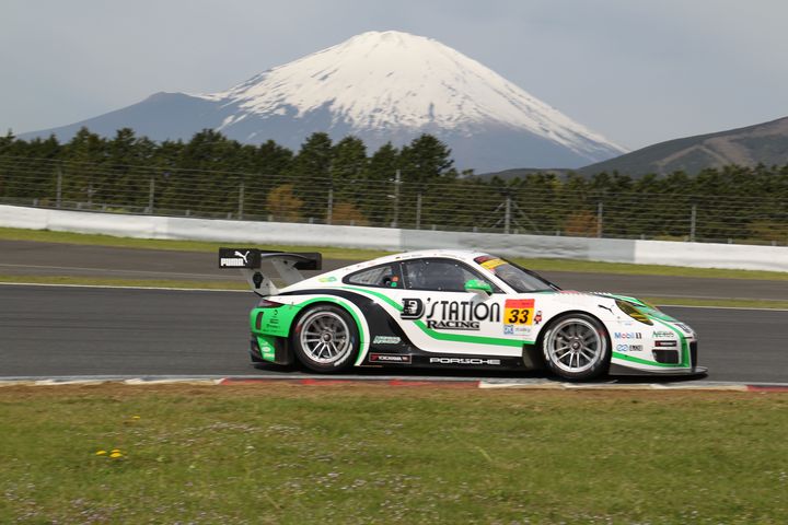 公式練習: GT300クラストップタイムの藤井誠暢／スヴェン・ミューラー組（D'station Porsche）