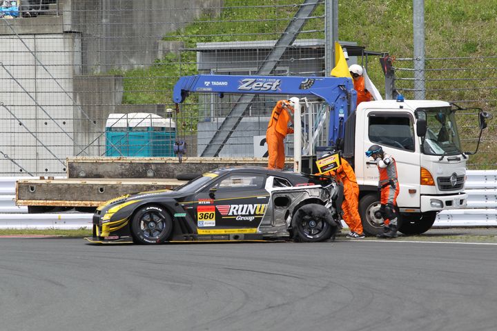 公式練習: セッション終盤には田中篤（RUNUP GT-R）がクラッシュして赤旗が出された