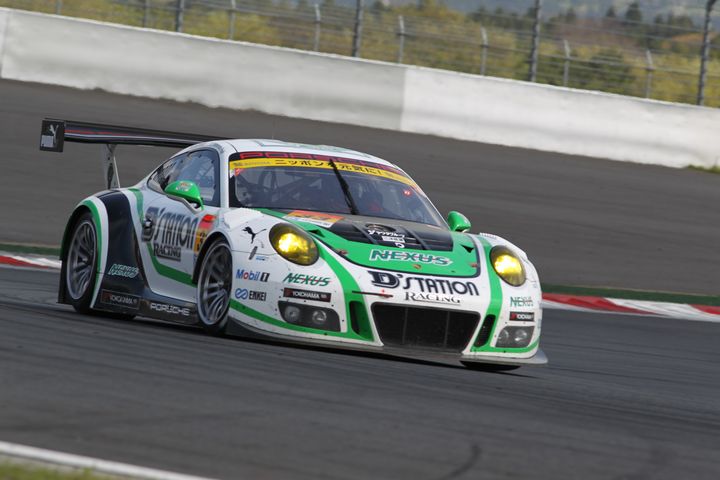 GT300クラス決勝3位の藤井誠暢／スヴェン・ミューラー組（D'station Porsche）