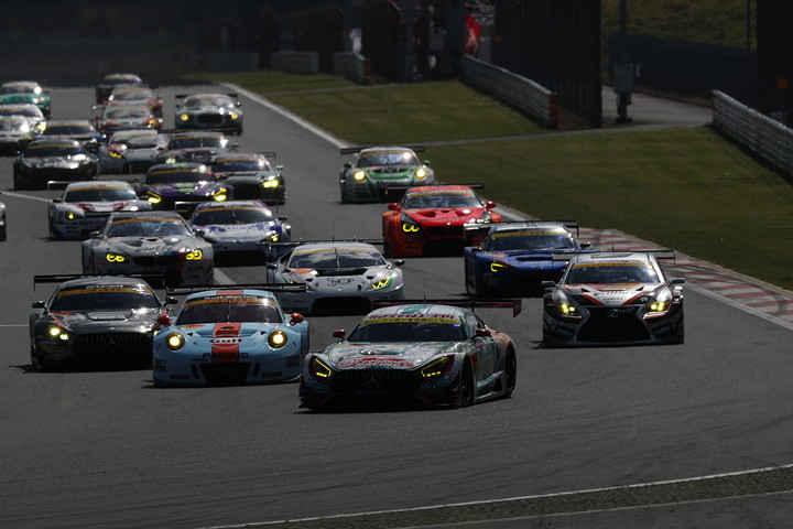 GT300クラスのスタートシーン