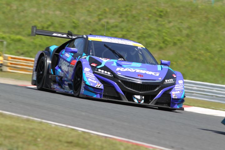 公式練習: GT500クラストップタイムは山本尚貴／伊沢拓也組（RAYBRIG NSX-GT）