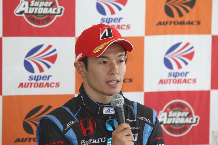 予選記者会見: GT500クラスポールポジションの山本尚貴（TEAM KUNIMITSU）