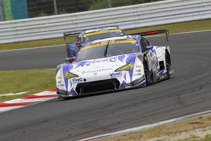 GT300クラス優勝は松井孝允／山下健太組（VivaC 86 MC）