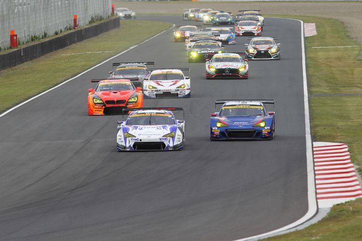 GT300クラスのスタートシーン