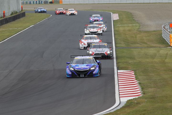 GT500クラスのスタートシーン