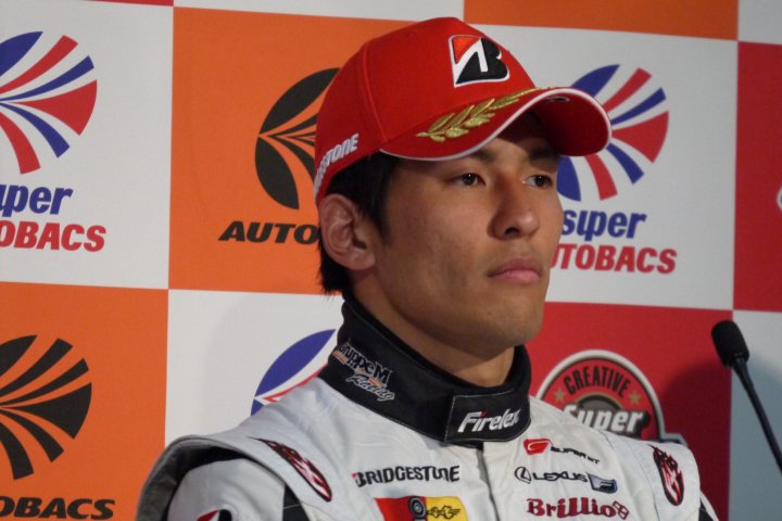 決勝記者会見: GT300で優勝した中山雄一（LM corsa）