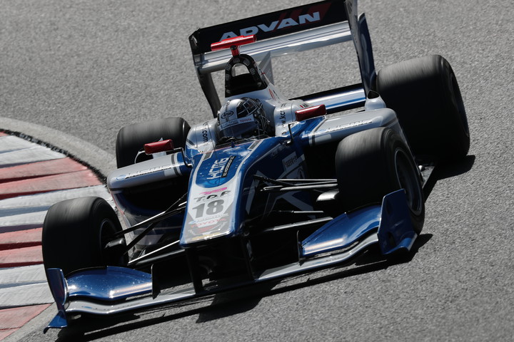 フリー走行: 3位は小林可夢偉（KCMG Elyse SF14）