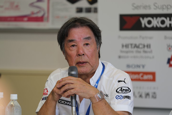 決勝記者会見: 優勝チーム監督の星野一義氏（ITOCHU ENEX TEAM IMPUL）