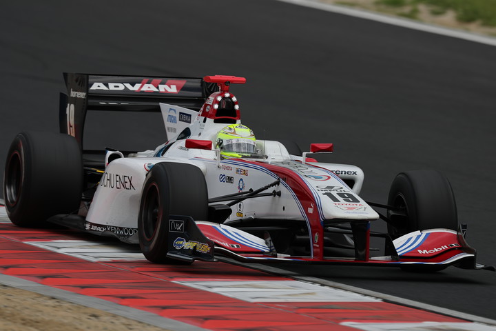 レース1決勝: 2位は関口雄飛（ITOCHU ENEX TEAM IMPUL SF14）