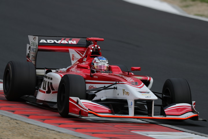 レース1決勝: 3位はニック・キャシディ（フジ・コーポレーションKONDO SF14）