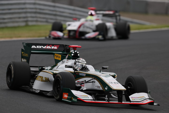 レース1決勝: 優勝はアンドレ・ロッテラー（VANTELIN KOWA TOM’S SF14）