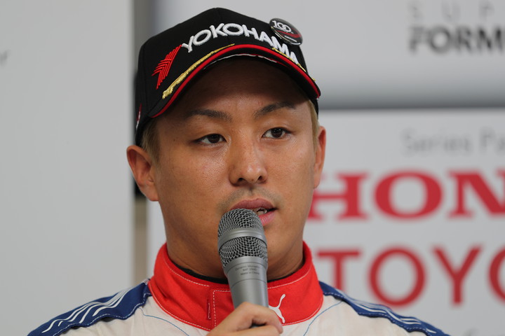 レース1予選記者会見: ポールポジションの関口雄飛（ITOCHU ENEX TEAM IMPUL）