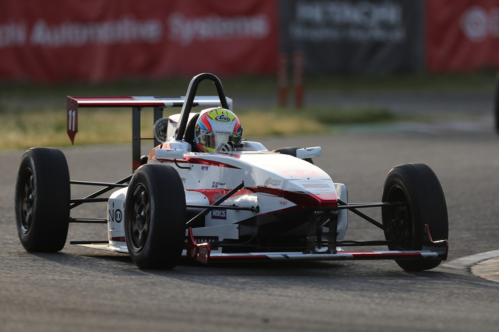 決勝3位は名取鉄平（INOKI M2 KK-SⅡ制動屋）