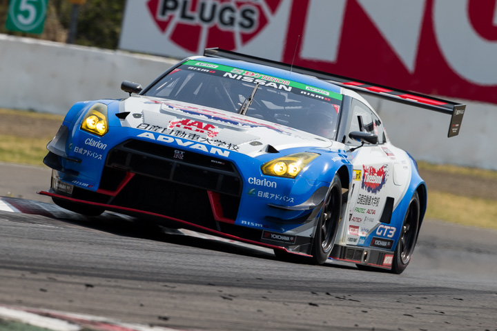 グループ1決勝: ST-Xクラス優勝は内田優大／藤井誠暢／平峰一貴組（スリーボンド日産自動車大学校GT-R）