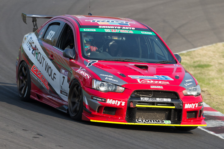 グループ1決勝: ST-2クラス2位は吉田綜一郎／石崎敦士／成澤正人組（サーキットWOLF新菱オートEVOⅩ）