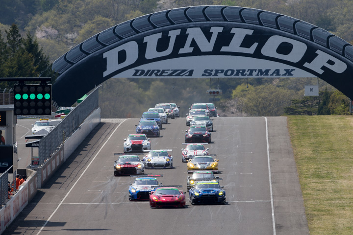 グループ1決勝: 3時間レースがスタートした