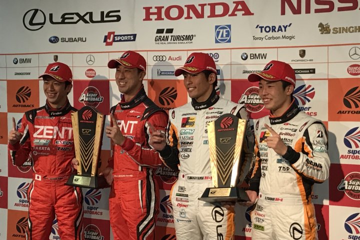 決勝フォトセッション: 両クラスのウィナー