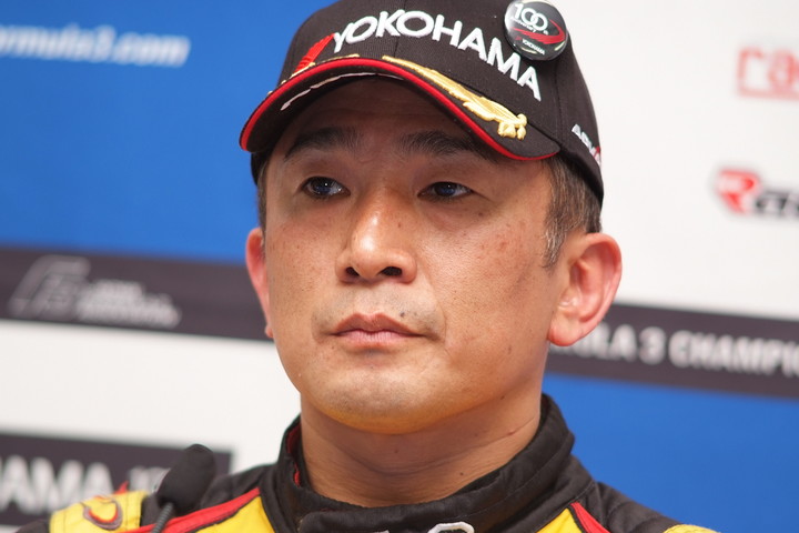 決勝記者会見: Nクラス優勝のDRAGON（B-MAX RACING TEAM）