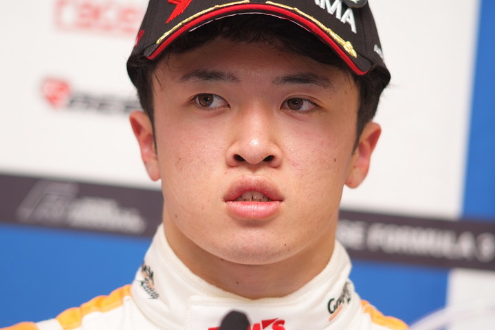 決勝記者会見: 2位の宮田莉朋（カローラ中京Kuo TEAM TOM'S）