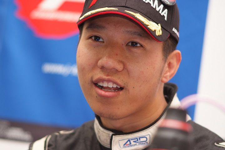 決勝記者会見: Nクラス3位のアレックス・ヤン（HuaJiangHU Racing）