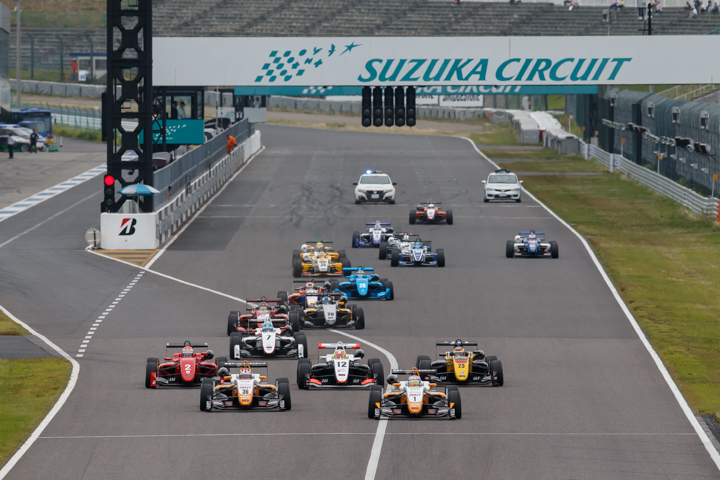 12周の決勝レースがスタートした