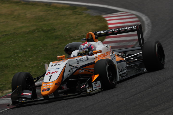 第10戦、11戦ともポールポジションの坪井翔（カローラ中京Kuo TOM'S F317）