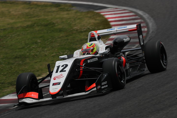 第10戦予選3位、第11戦予選4位のアレックス・パロウ（THREEBOND）