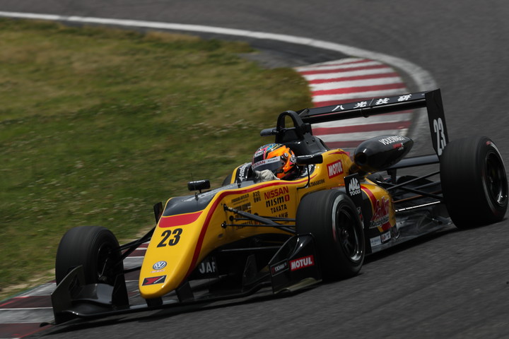 第10戦予選5位、第11戦予選3位の高星明誠（B-MAX NDDP F3）