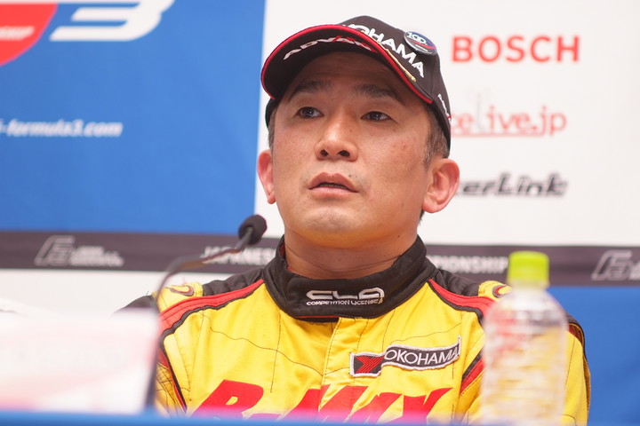 決勝記者会見: Ｎクラス優勝のDRAGON（B-MAX RACING TEAM）