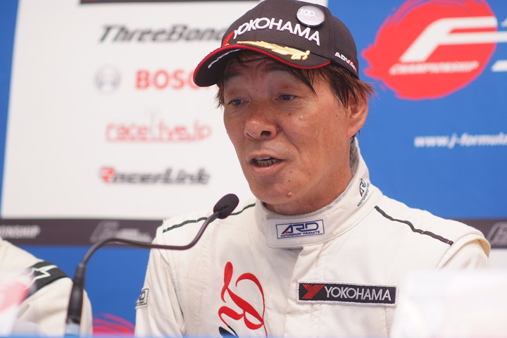 決勝記者会見: Nクラス2位の植田正幸（B-MAX with Rn-Sports山下製作所）