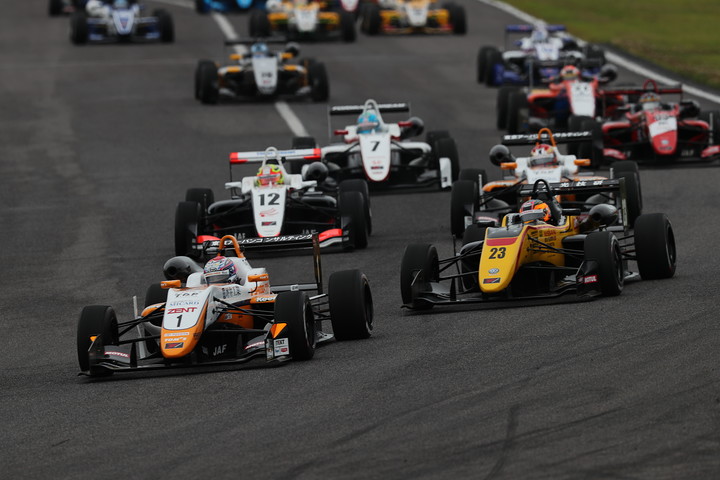 17周の決勝レースがスタートした