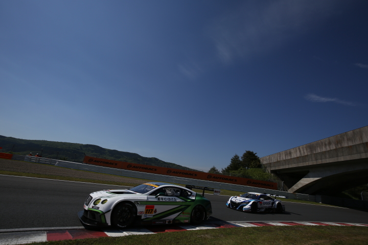 公式練習: 阪口良平（EIcars BENTLEY GT3）