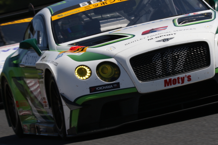 公式練習: 井出有冶／阪口良平組（EIcars BENTLEY GT3）