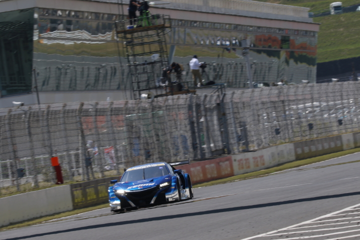 ノックアウト予選Q1: 小暮卓史（KEIHIN NSX-GT）