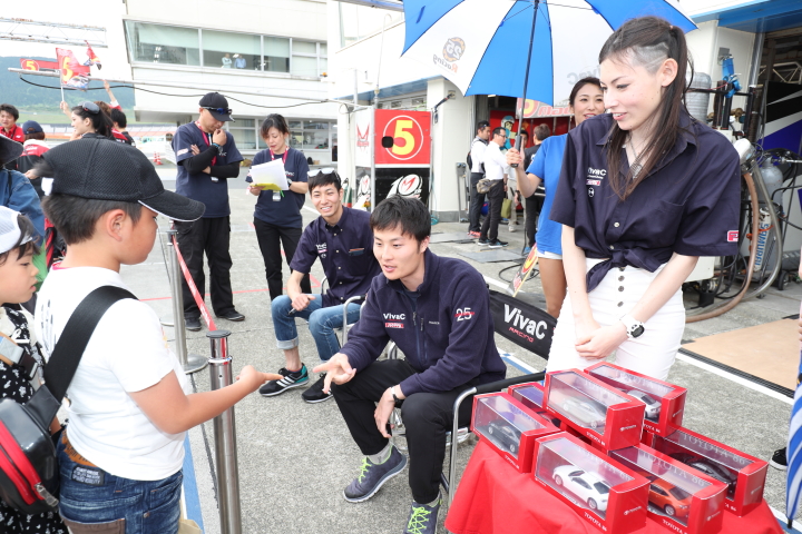 GTキッズウォーク: 松井孝允と山下健太（VivaC team TSUCHIYA）
