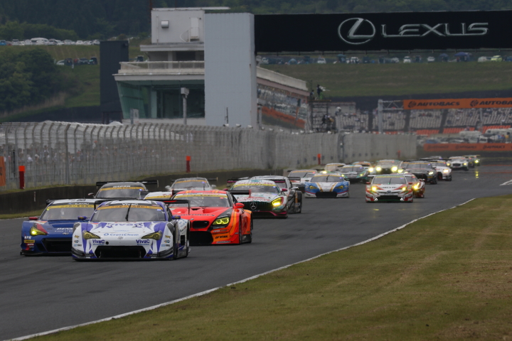 決勝レース: GT300クラスのスタートシーン