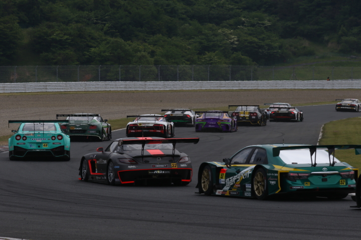 決勝レース: GT300クラスのスタートシーン